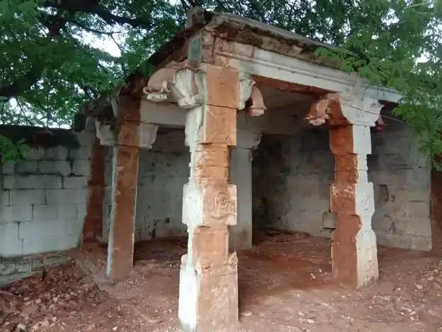 Arulmigu Umaiyorubagaeswarar Temple, Out Side Of The Village, Sayamalai - 628552 அருள்மிகு உமையொருபாகேஸ்வரர் திருக்கோயில், Out Side Of The Village, Sayamalai - 628552, Tenkasi - Ancient Temple Architecture and History Image 4