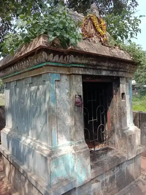 Arulmigu Uppli Pillaiyar Temple, Peravoor - 612203 அருள்மிகு உப்பிலி பிள்ளையார் திருக்கோயில், பேராவூர் - 612203, Mayiladuthurai - Ancient Temple Architecture and History Image 4
