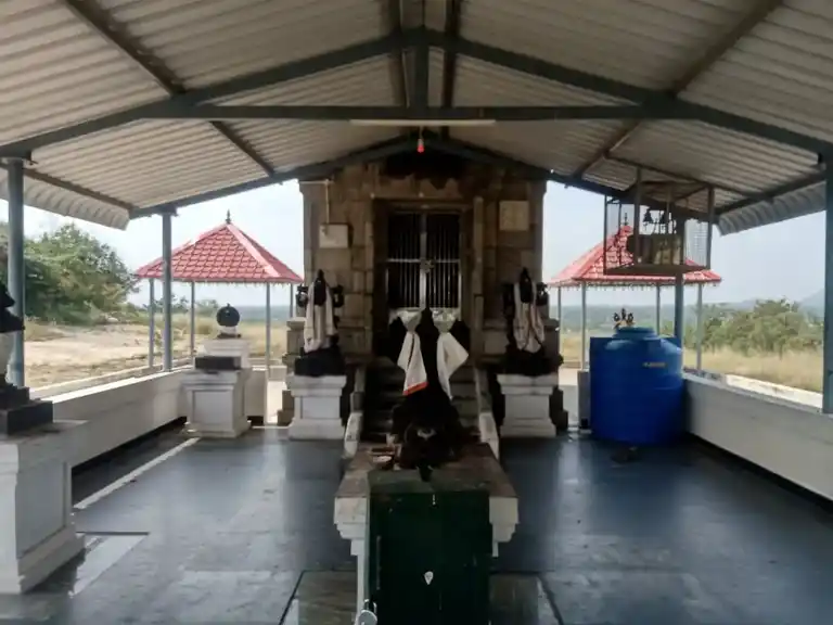 Arulmigu Uppukal Karadu Kariyaperumal Temple, Kuthanatham - 637503 அருள்மிகு உப்புக்கல் கரடு கரியபெருமாள் திருக்கோயில், Kuthanatham - 637503, Namakkal - Ancient Temple Architecture and History Image 5