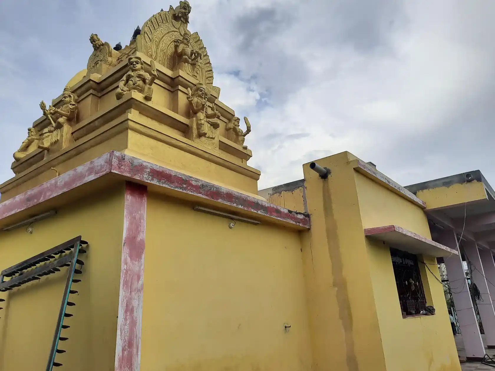 Arulmigu Utchimahaliamman Temple, Mettu Theru - 627006 அருள்மிகு உச்சினிமாகாளியம்மன் திருக்கோயில், மேட்டு தெரு - 627006, Tirunelveli - Ancient Temple Architecture and History Image 3