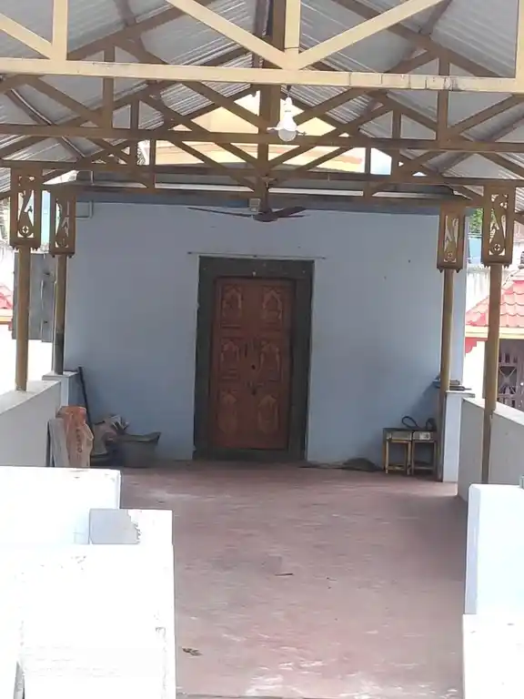 Arulmigu Uthama Ayyanaar And Veladi Vinayagar Temple, Keelakoodalur - 625518 அருள்மிகு உத்தம அய்யனார் & வேலடி விநாயகர் திருக்கோயில், கீழக்கூடலூர் - 625518, Theni - Ancient Temple Architecture and History Image 2