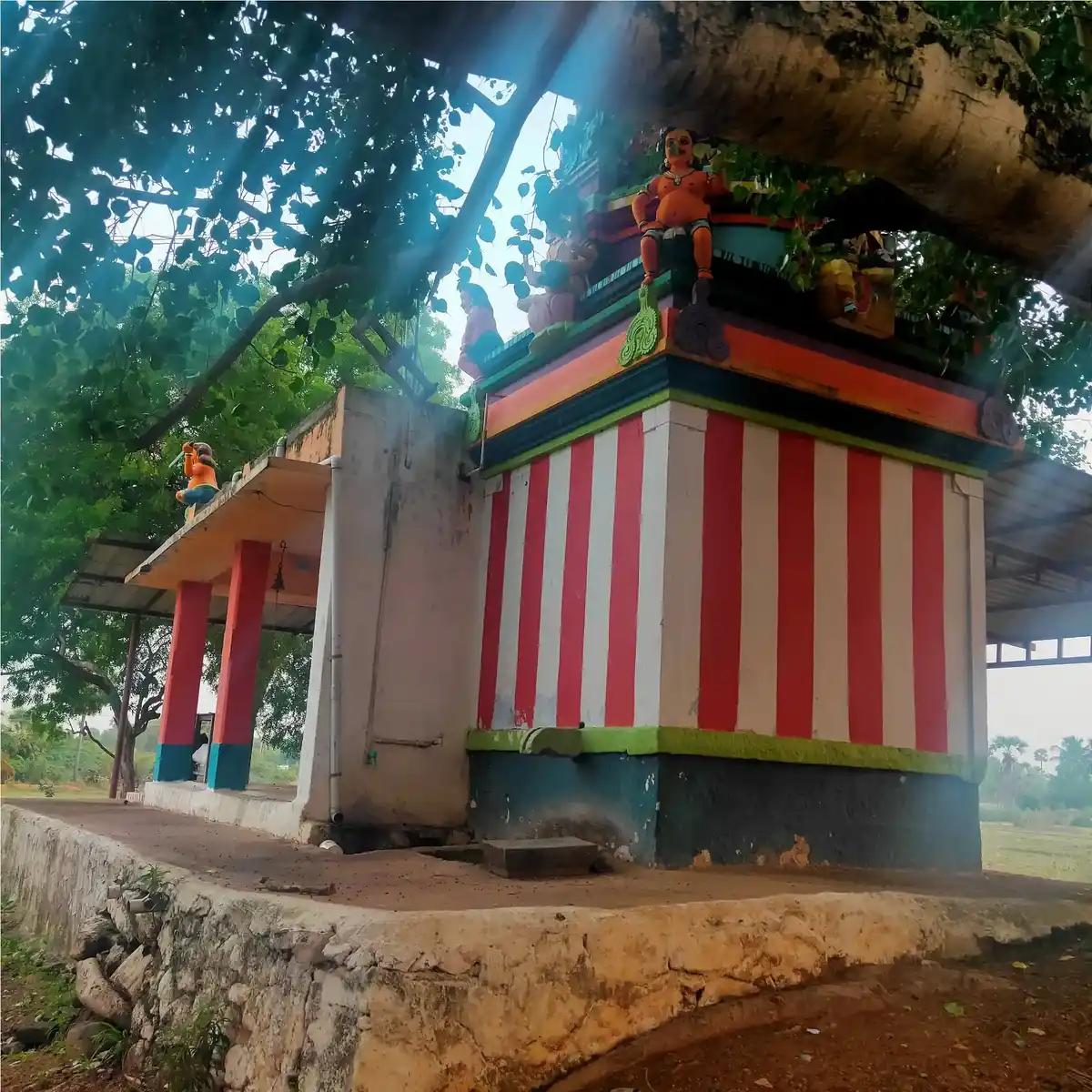 Arulmigu Uthama Udaiyar Temple, Poongudaiyarkulam - 627426 அருள்மிகு சாஸ்தா உத்தம உடையார் திருக்கோயில், புங்கமுடையாா்குளம் - 627426, Tirunelveli - Ancient Temple Architecture and History Image 4