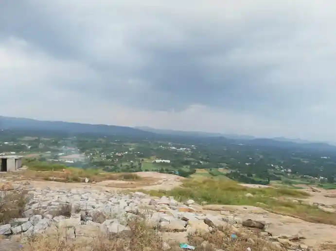 Arulmigu Uthamakaragam Temple, Devarakundani - 635121 அருள்மிகு உத்தமகரகம் திருக்கோயில், Devarakundani - 635121, Krishnagiri - Ancient Temple Architecture and History Image 2