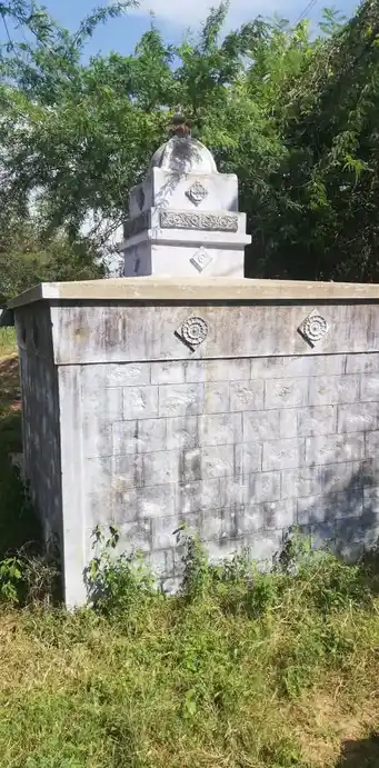 Arulmigu Uthamakaragam Temple, Guruparapalli, Pannapalli - 635121 அருள்மிகு உத்தமகரகம் திருக்கோயில், Guruparapalli, Pannapalli - 635121, Krishnagiri - Ancient Temple Architecture and History Image 3