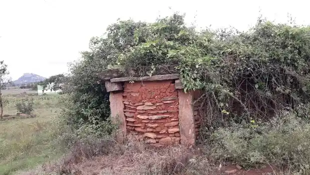 Arulmigu Uthamakaragam Temple, Periya Nagathunai, Nagamangalam - 635113 அருள்மிகு உத்தம கரகம் திருக்கோயில், Periya Nagathunai, Nagamangalam - 635113, Krishnagiri - Ancient Temple Architecture and History Image 2
