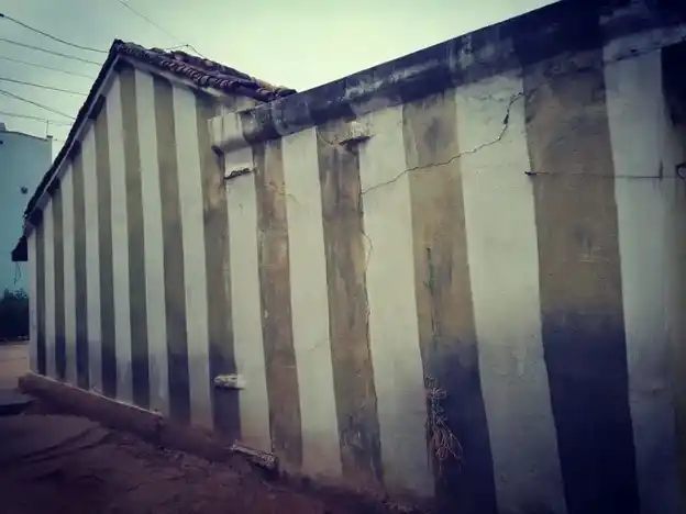 Arulmigu Uthamakaragam Temple, Veppanappalli, Boothimudlu - 635121 அருள்மிகு உத்தம கரகம் திருக்கோயில், Veppanappalli, Boothimudlu - 635121, Krishnagiri - Ancient Temple Architecture and History Image 4