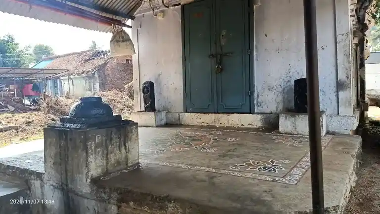 Arulmigu Uthamarayar Urchavar Sannathi, Ayyampalayam - 632315 அருள்மிகு உத்தமராயர் உற்ச்சவர் சன்னதி திருக்கோயில், அய்யம்பாளயைம் - 632315, Tiruvannamalai - Ancient Temple Architecture and History Image 2