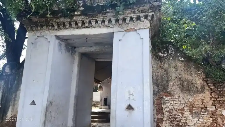 Arulmigu Uthamarayar Urchavar Sannathi, Ayyampalayam - 632315 அருள்மிகு உத்தமராயர் உற்ச்சவர் சன்னதி திருக்கோயில், அய்யம்பாளயைம் - 632315, Tiruvannamalai - Ancient Temple Architecture and History Image 3