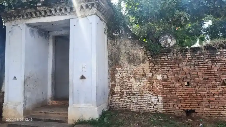 Arulmigu Uthamarayar Urchavar Sannathi, Ayyampalayam - 632315 அருள்மிகு உத்தமராயர் உற்ச்சவர் சன்னதி திருக்கோயில், அய்யம்பாளயைம் - 632315, Tiruvannamalai - Ancient Temple Architecture and History Image 4