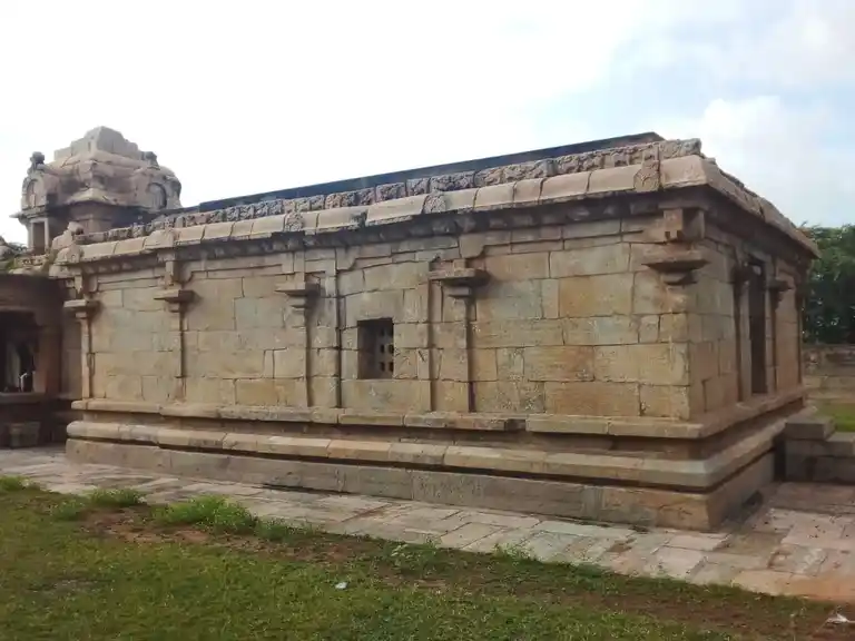 Arulmigu Uthamathaneswarar Temple, Keelathaniyam - 622002