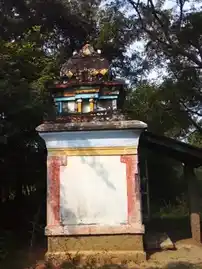 Arulmigu Uthanda Ooranippillaiyar Temple, Thirukkalampur - 622403 அருள்மிகு உத்தண்ட ஊரணிப்பிள்ளையார் திருக்கோயில், Thirukkalampur - 622403, Pudukkottai - Ancient Temple Architecture and History Image 2