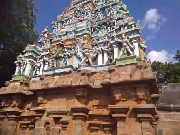 Arulmigu Uthanda Soundrarajaperumal Temple, Kullapuram - 625562 அருள்மிகு உத்தண்ட சௌந்தரராஜப்பெருமாள் திருக்கோயில், குள்ளப்புரம் - 625562, Theni - Ancient Temple Architecture and History Image 2