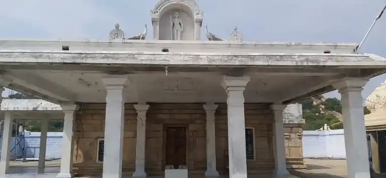 Arulmigu Uthandavelauthaswamy Temple, Uthiur - 638703 அருள்மிகு உத்தண்டவேலாயுதசுவாமி திருக்கோயில், ஊதியூர் - 638703, Tiruppur - Ancient Temple Architecture and History Image 3