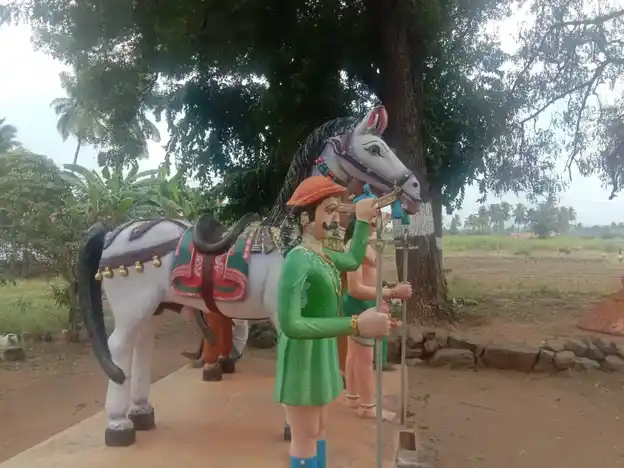 Arulmigu Uthandi Sellandiamman Temple, Dharapuram, Kadaiyampatty, Dharapuram - 636455 அருள்மிகு உத்தண்டி செல்லாண்டியம்மன் திருக்கோயில், தாராபுரம், காடையாம்பட்டி, தாராபுரம் - 636455, Salem - Ancient Temple Architecture and History Image 4