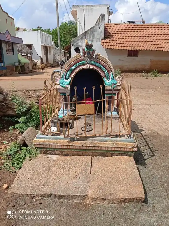 Arulmigu Uthira Karuppu Swamy Temple, Sanurapatti - 613402 அருள்மிகு உதிரகருப்புசாமி திருக்கோயில், Sanurapatti - 613402, Thanjavur - Ancient Temple Architecture and History Image 2