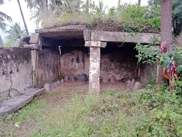 Arulmigu Uttamakaragam Kandamarugu Devathai Temple, Periyanur - 636812 அருள்மிகு உத்தமகரகம் கண்டமருகு தேவதை திருக்கோயில், பெரியானூர், Periyanur - 636812, Dharmapuri - Ancient Temple Architecture and History Image 3