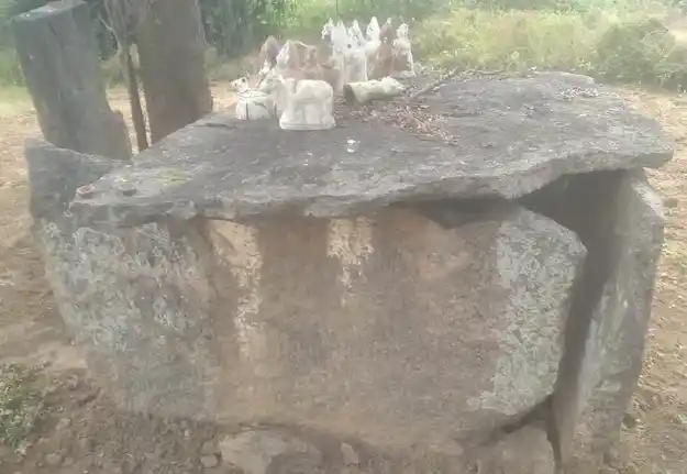 Arulmigu Utthamakaragam Temple, Bannihalli - 635106 அருள்மிகு உத்தமகரகம் திருக்கோயில், பன்னிஅள்ளி - 635106, Krishnagiri - Ancient Temple Architecture and History Image 3