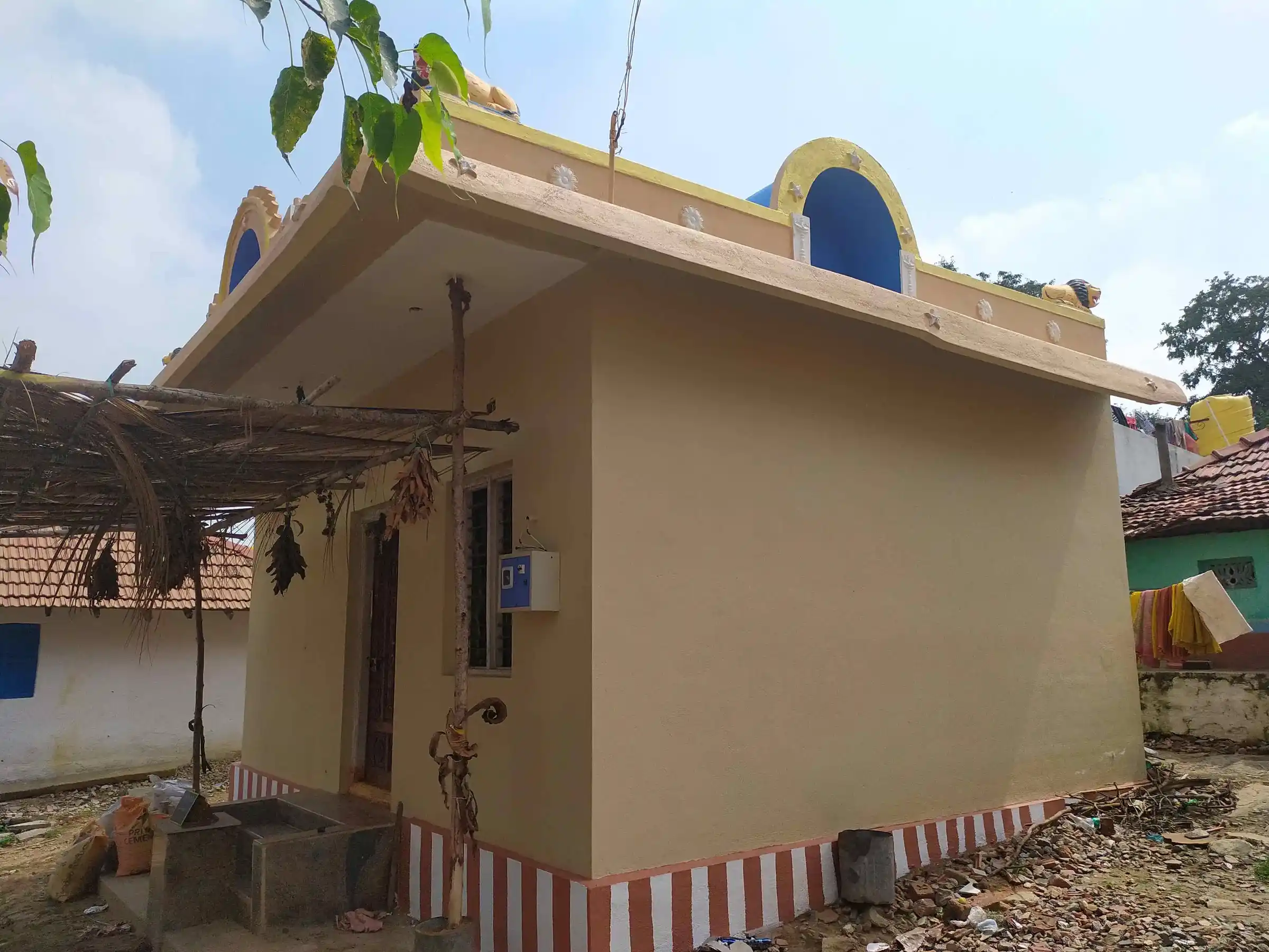 Arulmigu Vaanamangalam Paraiyar Karakam Temple, Saragapalli - 635114 அருள்மிகு வானமங்கலம் பரையர் திருக்கோயில், சாரகப்பள்ளி - 635114, Krishnagiri - Ancient Temple Architecture and History Image 5