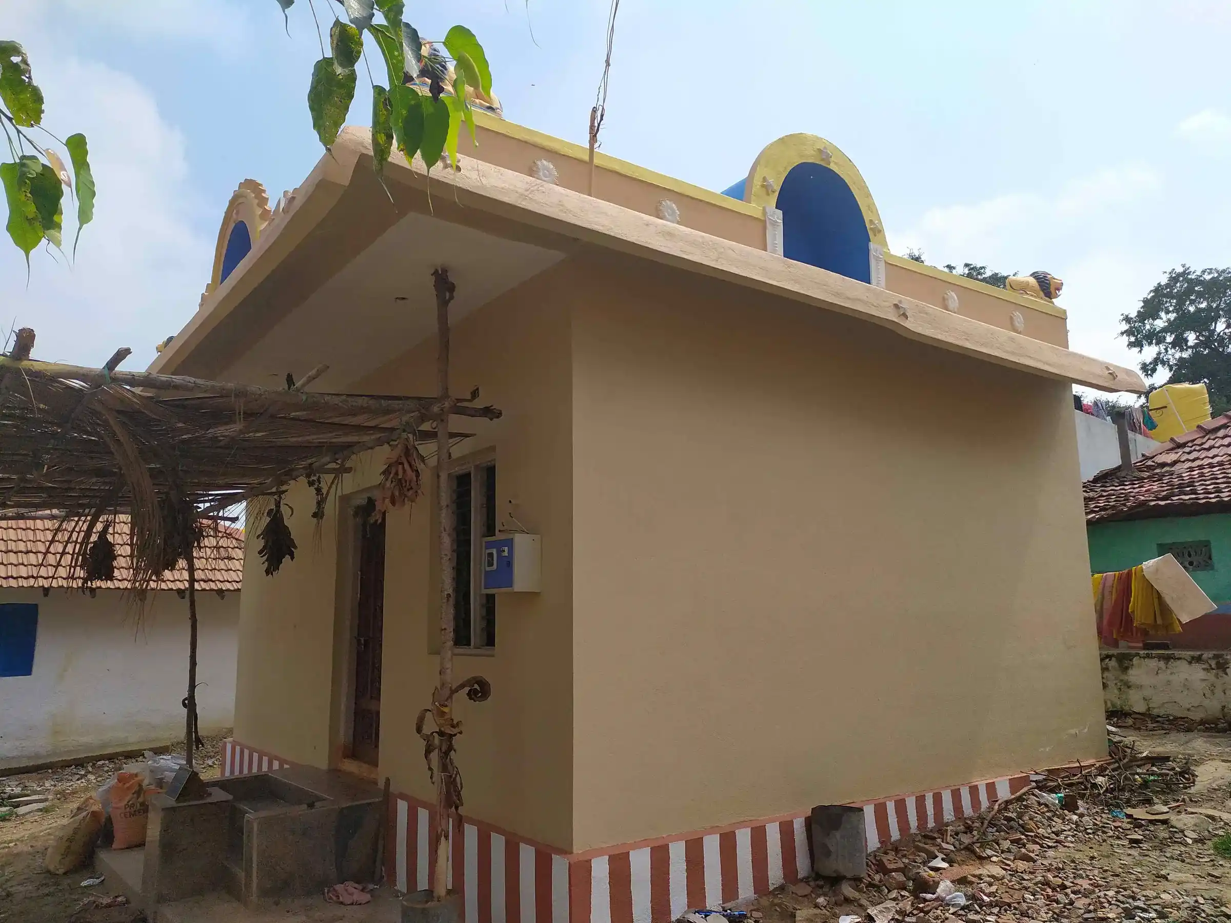 Arulmigu Vaanamangalam Paraiyar Karakam Temple, Saragapalli - 635114 அருள்மிகு வானமங்கலம் பரையர் திருக்கோயில், சாரகப்பள்ளி - 635114, Krishnagiri - Ancient Temple Architecture and History Image 7
