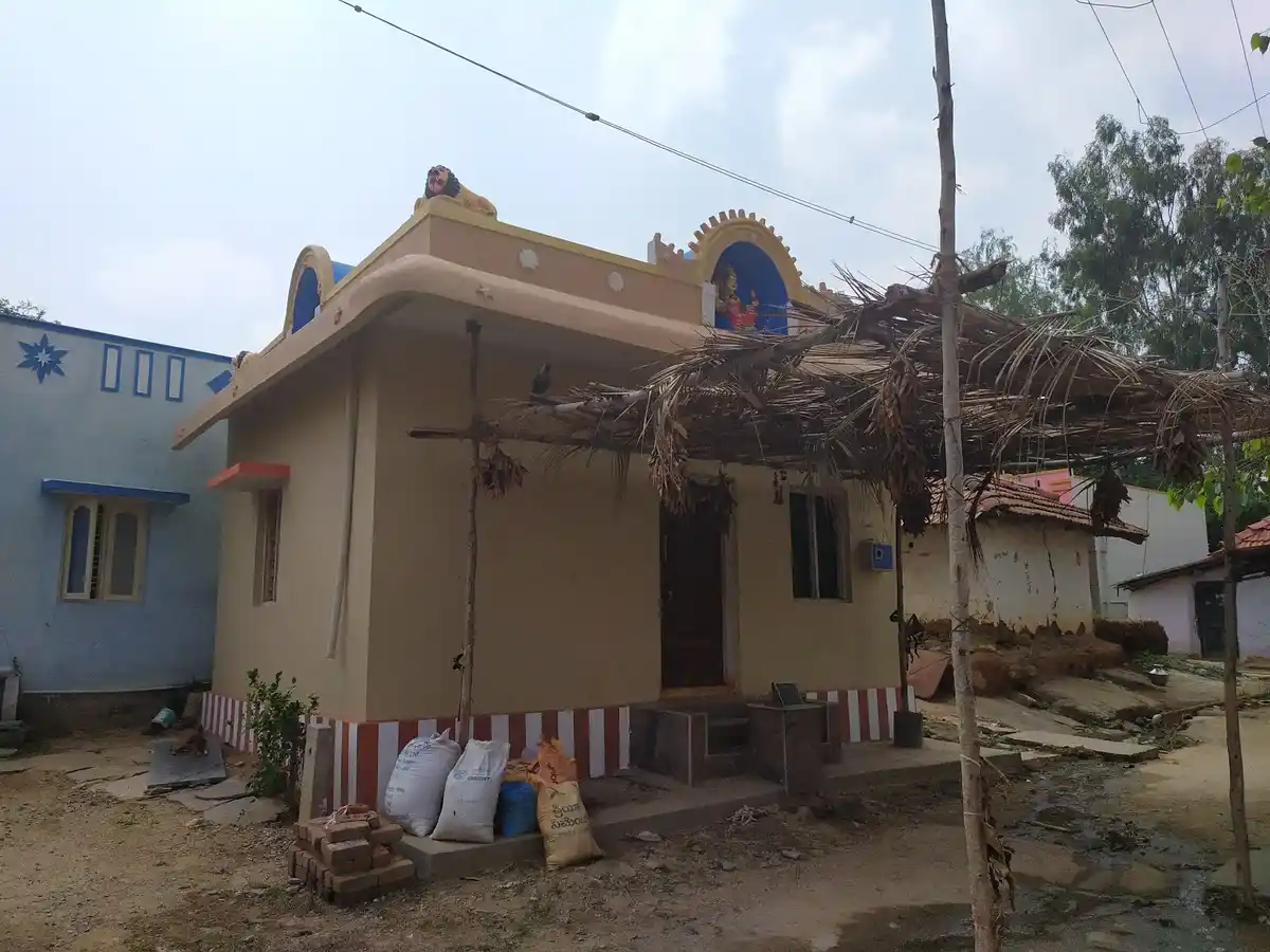 Arulmigu Vaanamangalam Paraiyar Karakam Temple, Saragapalli - 635114 அருள்மிகு வானமங்கலம் பரையர் திருக்கோயில், சாரகப்பள்ளி - 635114, Krishnagiri - Ancient Temple Architecture and History Image 9