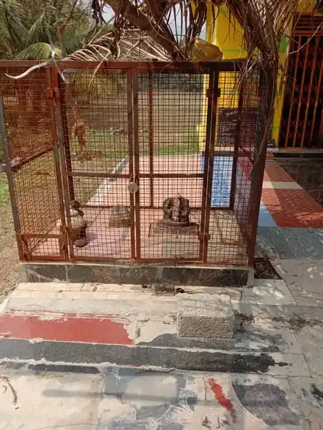 Arulmigu Vadakku Malayaan And Mariyamman Swamy Temple, Nadupatti, Kalipettai - 636905 அருள்மிகு வடக்கு மலையான் மற்றும் மாரியம்மன் சுவாமி திருக்கோயில், Nadupatti, Kalipettai - 636905, Dharmapuri - Ancient Temple Architecture and History Image 4