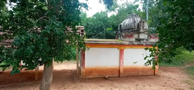 Arulmigu Vadakku Vasal Selliyamman Thirumankalam Pakathamman Temple, Thulavur - 630206 அருள்மிகு. வடக்குவாசல் செல்லி அம்மன் திருக்கோயில், Thulavur - 630206, Sivagangai - Ancient Temple Architecture and History Image 2