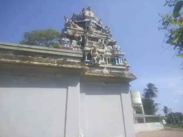 Arulmigu Vadakku Vayil Sellayee Amman Temple, Kalvelipatti - 625221 அருள்மிகு வடக்குவாயில் செல்லாயி அம்மன் திருக்கோயில், கல்வெளிப்பட்டி - 625221, Madurai - Ancient Temple Architecture and History Image 4