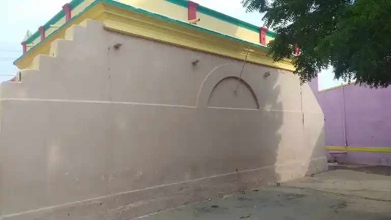 Arulmigu Vadakkuvasal Cellaeamman Temple, Poruppumettupatti - 625529