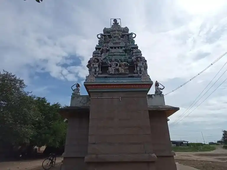 Arulmigu Vadakkuvasal Cellayeamman Temple, Kalappanpatti - 625529 அருள்மிகு வடக்குவாசல் செல்லியம்மன் திருக்கோயில், Kalappanpatti - 625529, Madurai - Ancient Temple Architecture and History Image 4