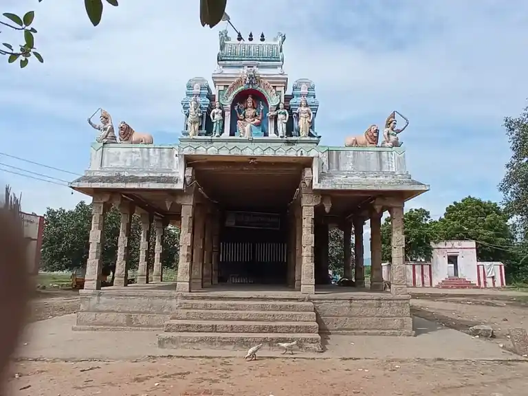 Arulmigu Vadakkuvasal Cellayeamman Temple, Kalappanpatti - 625529 அருள்மிகு வடக்குவாசல் செல்லியம்மன் திருக்கோயில், Kalappanpatti - 625529, Madurai - Ancient Temple Architecture and History Image 6