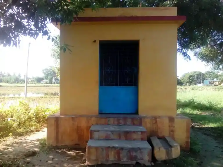 Arulmigu Vadakkuvasal Sellayi Amman Temple, Nadumuthalaikulam - 625514 அருள்மிகு வடக்கு வாயில் செல்லாயி அம்மன் திருக்கோயில், Nadumuthalaikulam - 625514, Madurai - Ancient Temple Architecture and History Image 4