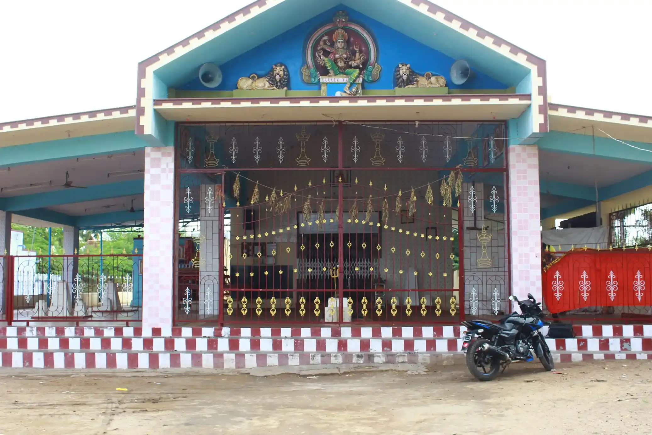 Arulmigu Vadakkuvaselliamman Temple, Street End, Karaieruppu - 627357