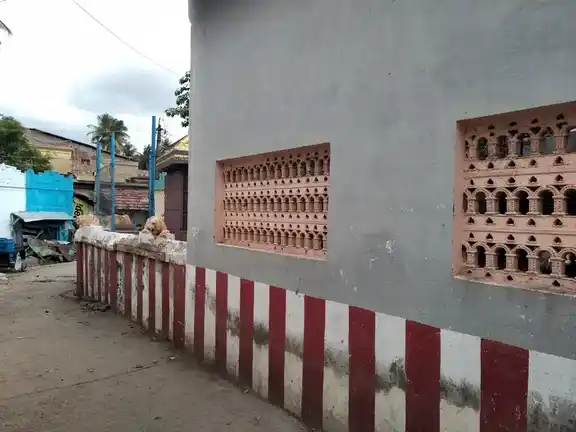 Arulmigu Vadaku Kottai Muniyandavar Temple, Thirukkatupalli - 613104 அருள்மிகு வடக்கு கோட்டை முனியான்டவர் திருக்கோவில், Thirukkatupalli - 613104, Thanjavur - Ancient Temple Architecture and History Image 2