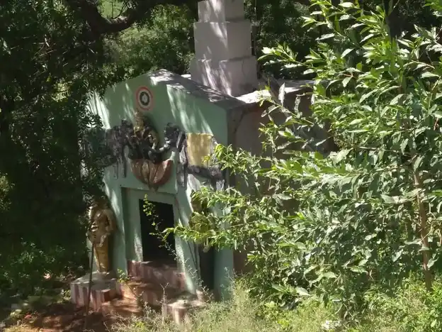 Arulmigu Vadakulam Ayyanar Temple, K.Puliankulam - 625514 அருள்மிகு வடக்குளம் அய்யனார் கோயில், K.Puliankulam - 625514, Madurai - Ancient Temple Architecture and History Image 3