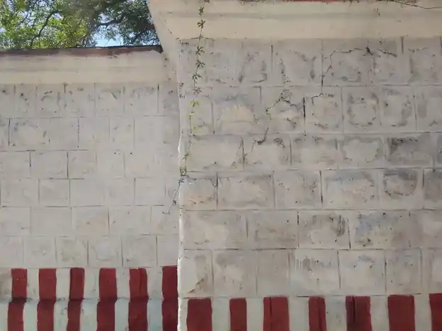 Arulmigu Vadakuvai Selliamman Temple, Karadikal - 625514 வடக்குவாசல் செல்லாயி அம்மன் கோயில், Karadikal, Karadikal - 625514, Madurai - Ancient Temple Architecture and History Image 2