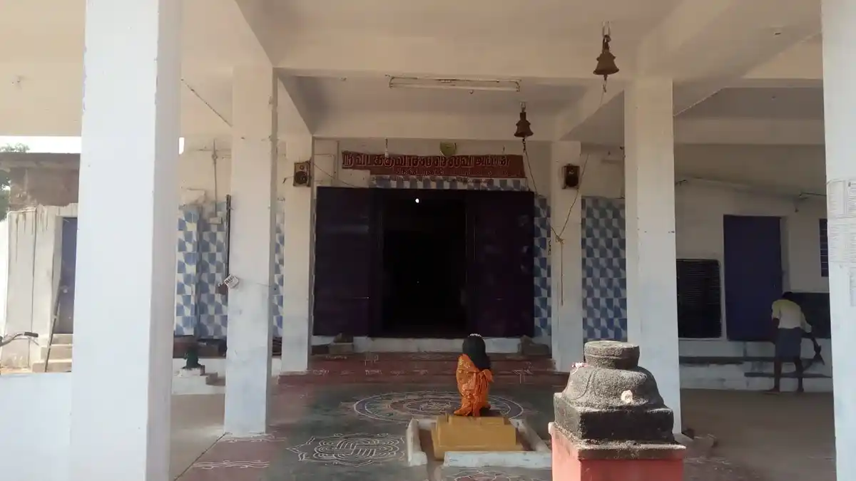 Arulmigu Vadakuvaselvi Amman Temple, Madavarvillagam, Pappankulam, Pappankulam - 627423 அருள்மிகு வடக்குவாச்செல்வியம்மன் திருக்கோயில், மடவாா்விளாகம், பாப்பான்குளம், மடவாா்விளாகம், பாப்பான்குளம் - 627423, Tenkasi - Ancient Temple Architecture and History Image 4