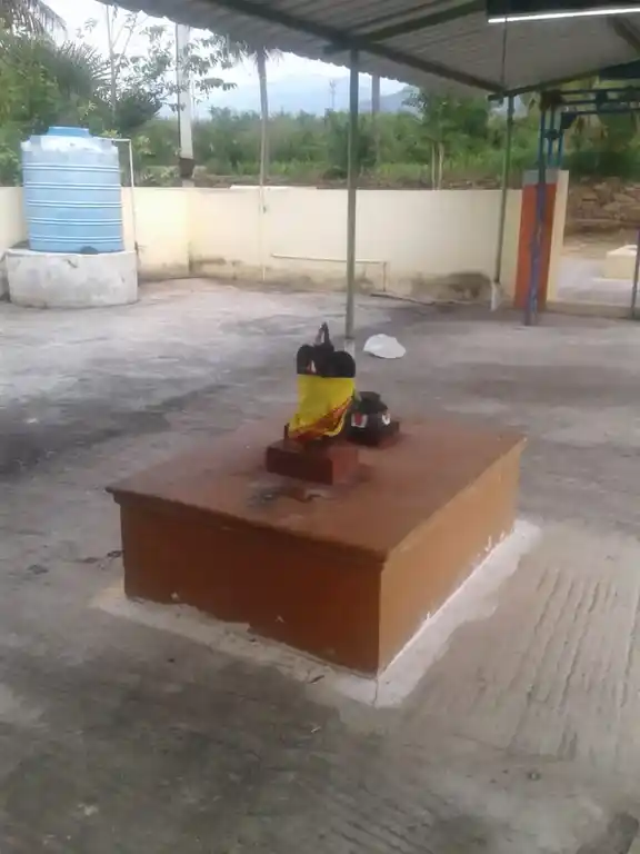 Arulmigu Vadamalai Sendrayaperumal Temple, Sundakkadu, Thumbipadi - 636305 அருள்மிகு வடமலை சென்றாயபெருமாள் திருக்கோயில், Sundakkadu, Thumbipadi - 636305, Salem - Ancient Temple Architecture and History Image 2