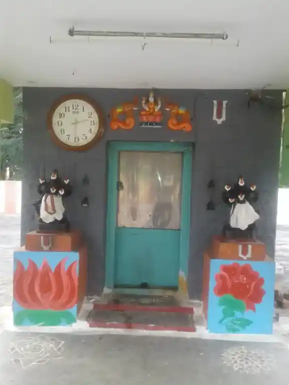 Arulmigu Vadamalai Sendrayaperumal Temple, Sundakkadu, Thumbipadi - 636305 அருள்மிகு வடமலை சென்றாயபெருமாள் திருக்கோயில், Sundakkadu, Thumbipadi - 636305, Salem - Ancient Temple Architecture and History Image 7