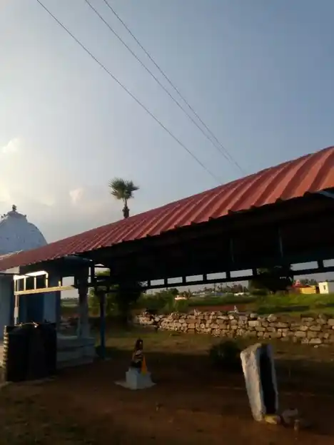 Arulmigu Vadamalairayaperumal Temple, Mavureddipatty - 637212 அருள்மிகு வடமலைராயப் பெருமாள் திருக்கோயில், Mavureddipatty - 637212, Namakkal - Ancient Temple Architecture and History Image 4