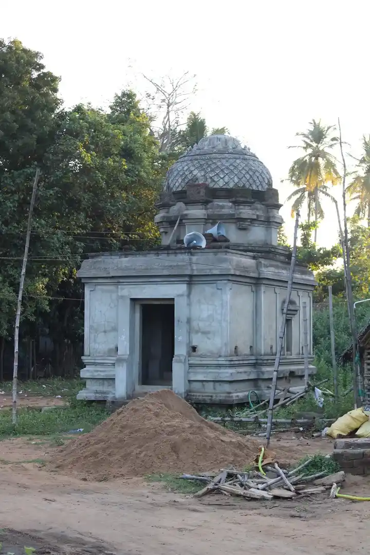 Arulmigu Vadapathra Kaliyamman, Mariyamman, Thiroupathyamman Temple, Thirumangalakudi - 612102 அருள்மிகு வடபத்ரகாளியம்மன் திருக்கோயில், திருமங்கலக்குடி - 612102, Thanjavur - Ancient Temple Architecture and History Image 4