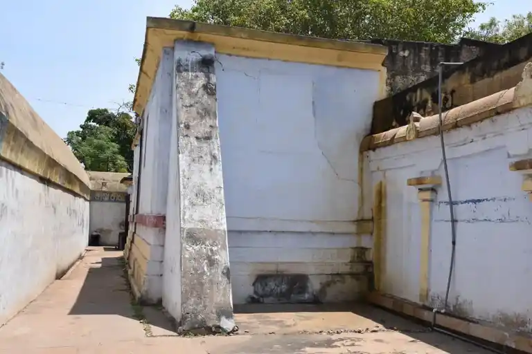 Arulmigu Vadathirtanathasamy Temple, Anthanallur - 639101 அருள்மிகு வடதீர்த்தநாதசாமி திருக்கோயில், Anthanallur - 639101, Thiruchirappalli - Ancient Temple Architecture and History Image 9