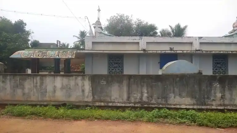 Arulmigu Vadugachiyamman Temple, Vallathirakkottai - 622303 அருள்மிகு வடுகச்சியம்மன் திருக்கோயில், Vallathirakkottai - 622303, Pudukkottai - Ancient Temple Architecture and History Image 3