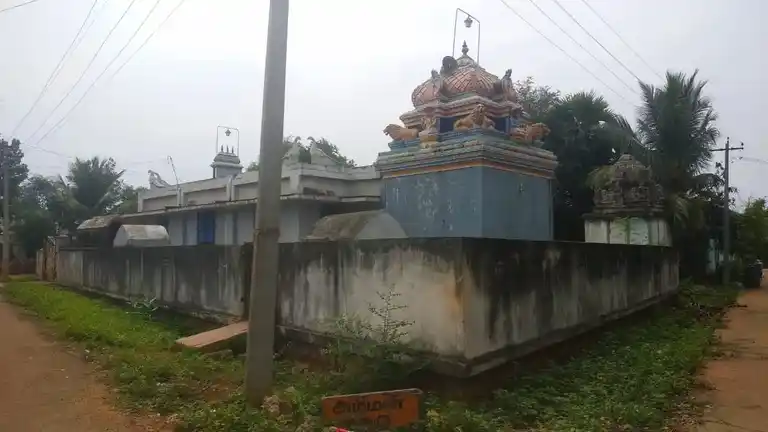 Arulmigu Vadugachiyamman Temple, Vallathirakkottai - 622303 அருள்மிகு வடுகச்சியம்மன் திருக்கோயில், Vallathirakkottai - 622303, Pudukkottai - Ancient Temple Architecture and History Image 4