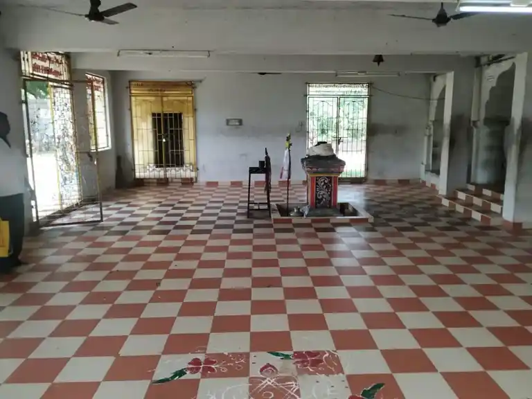 Arulmigu Vadugayee Amman Temple, Mathur - 614206 Arulmigu Vadugayee Amman Temple, Mathur - 614206, Thanjavur - Ancient Temple Architecture and History Image 4