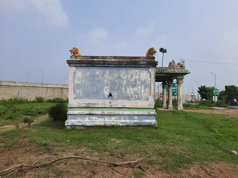 Arulmigu Vadukathaamman Temple, End Of The Village, Arumanthai - 601204 அருள்மிகு வடுகாத்தஅம்மன் திருக்கோயில், End Of The Village, Arumanthai - 601204, Tiruvallur - Ancient Temple Architecture and History Image 3
