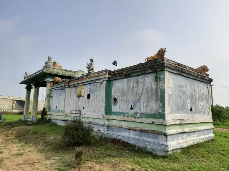 Arulmigu Vadukathaamman Temple, End Of The Village, Arumanthai - 601204 அருள்மிகு வடுகாத்தஅம்மன் திருக்கோயில், End Of The Village, Arumanthai - 601204, Tiruvallur - Ancient Temple Architecture and History Image 4