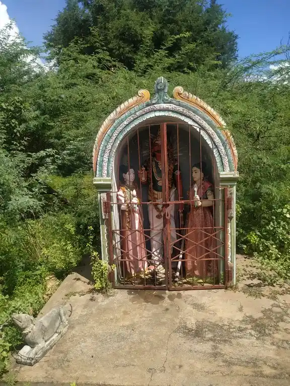 Arulmigu Vaduvachiyar Maduraiveeran Temple, Neppugai - 613301 அருள்மிகு வடுவாச்சியார் மதுரைவீரன் திருக்கோயில், Neppugai - 613301, Pudukkottai - Ancient Temple Architecture and History Image 3