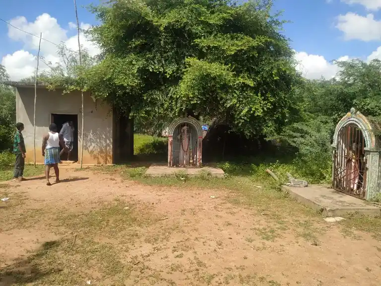 Arulmigu Vaduvachiyar Maduraiveeran Temple, Neppugai - 613301 அருள்மிகு வடுவாச்சியார் மதுரைவீரன் திருக்கோயில், Neppugai - 613301, Pudukkottai - Ancient Temple Architecture and History Image 4