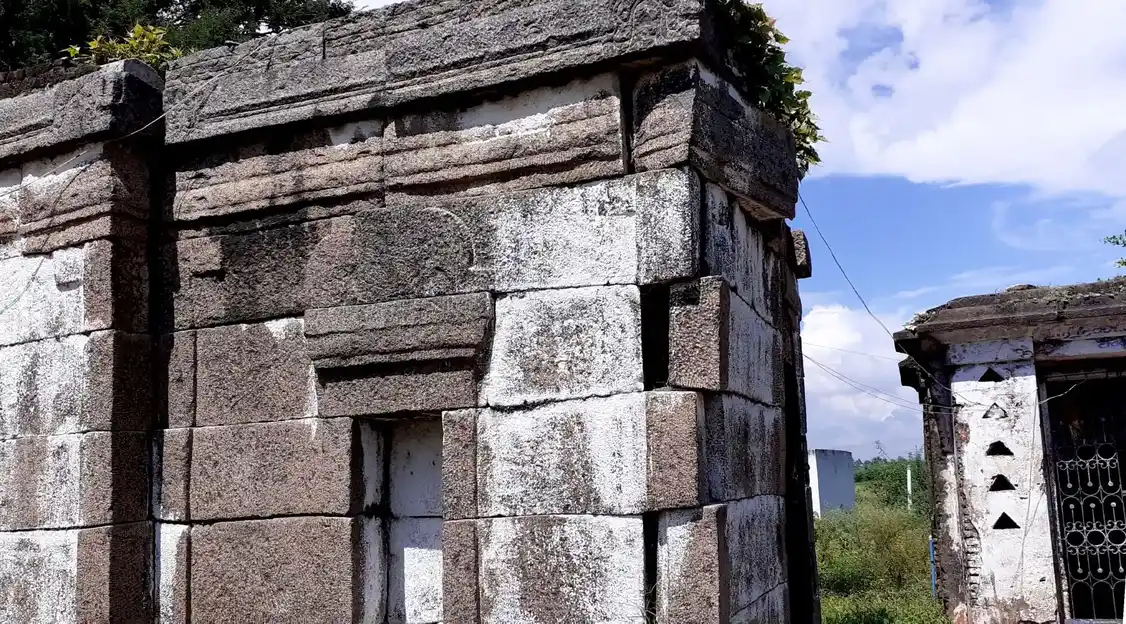 Arulmigu Vaigunda Perumal Nanchundeswarar Temple, Arumpuliur - 603106 அருள்மிகு வைகுண்டபெருமாள் நஞ்சுண்டேஸ்வரர் திருக்கோயில், Arumpuliur - 603106, Kancheepuram - Ancient Temple Architecture and History Image 5
