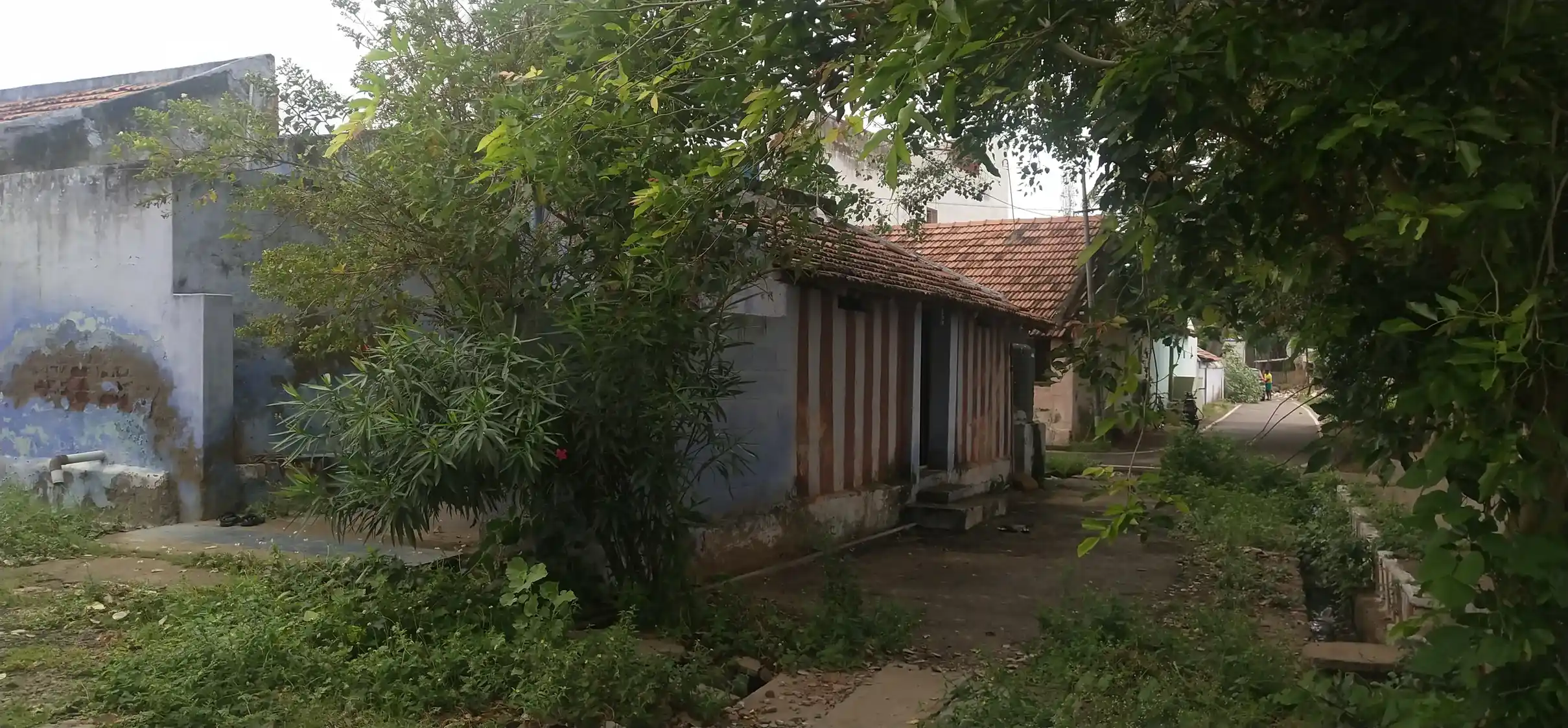 Arulmigu Vaikalora Hanumantharayaswamy Temple, Dharapuram - 638656 அருள்மிகு வாய்க்கால் ஓர அனுமந்தராயசாமி திருக்கோயில், தாராபுரம் - 638656, Tiruppur - Ancient Temple Architecture and History Image 3